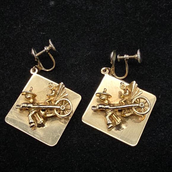 Vintage Rickshaw Screw Back Earrings Gold Tone Japan Asian Carriage - Picture 4 of 7